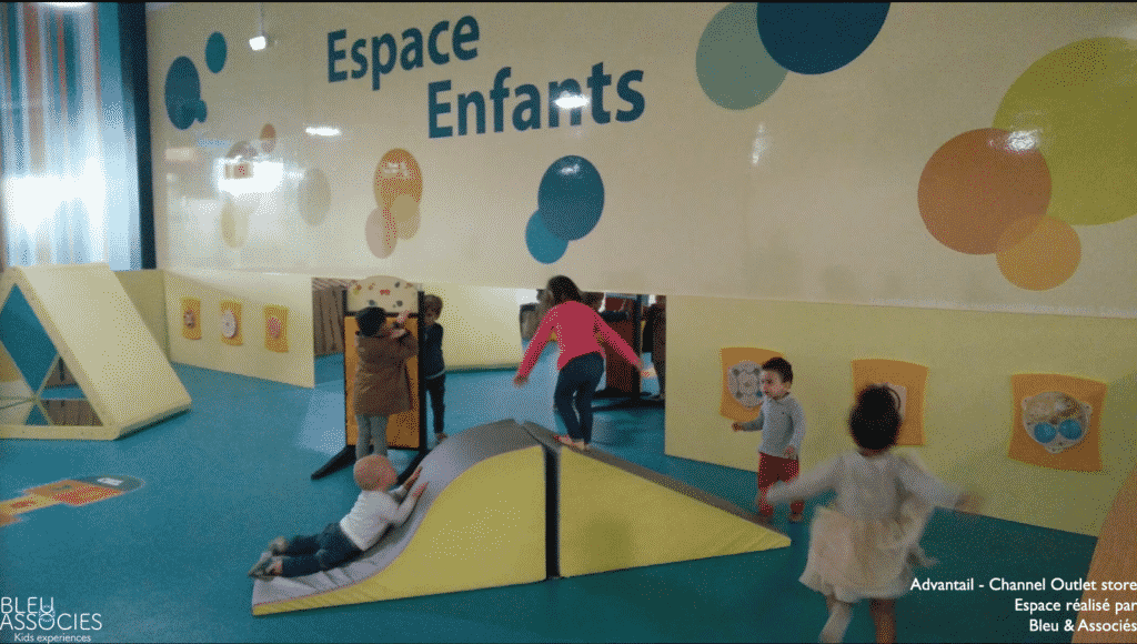 Channel-Outlet-Store-espace-enfants-bleu-et-associes-kids-experiences