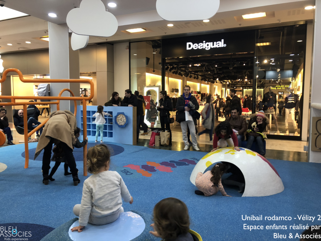 Velizy-2-Kids-airport-espace-enfants-bleu-et-associes-kids-experiences