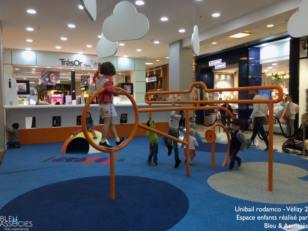 Velizy-2-Kids-airport-espace-enfants-bleu-et-associes-kids-experiences