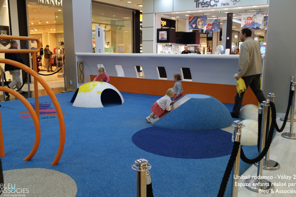 Velizy-2-Kids-airport-espace-enfants-bleu-et-associes-kids-experiences