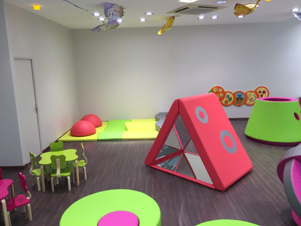 Domerat-espace-enfants-bleu-et-associes-espaces-enfants-kids-experiences