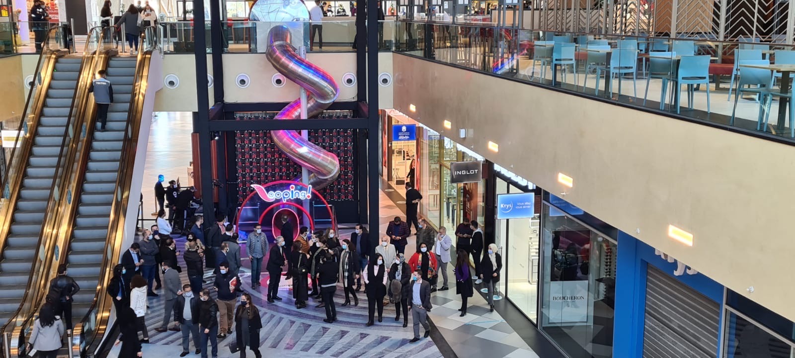 Looping Toboggan interieur sur mesure centre commercial Marina Shopping