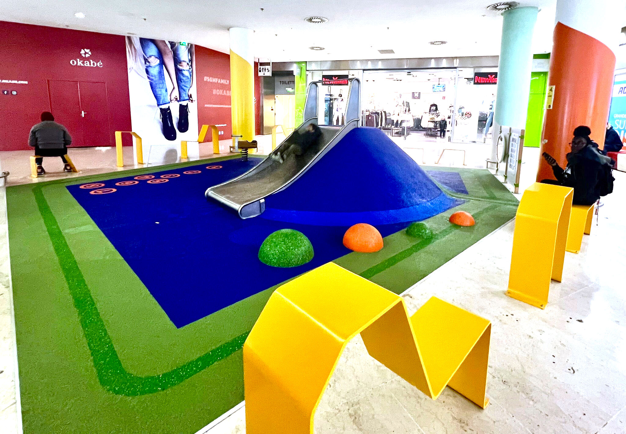 Le Square Verdoyant Centre Commercial Okabé SGM Bleu et associés